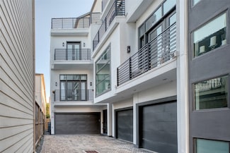 5521 Kiam St, Houston, TX 77007