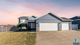 5912 W Greenway St, Sioux Falls, SD 57107