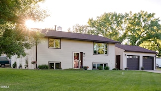 403 N East St, Hebron, ND 58638