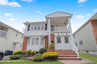 202 Woodward Ave, Staten Island, NY 10314