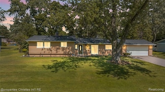 7137 Stonebrook Rd, West Bloomfield, MI 48322