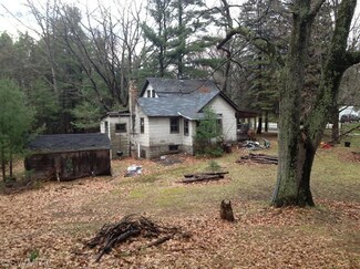 6769 Ridge Rd, Pentwater, MI 49449