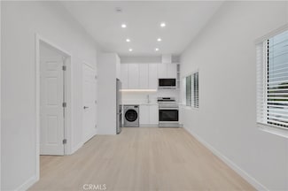 23806 Calvert St, Los Angeles, CA 91367