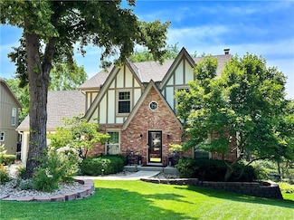 4117 NE Edgewater Ct, Lees Summit, MO 64064
