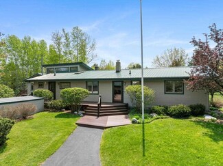 5832 Pickerel Lake Rd, Petoskey, MI 49770