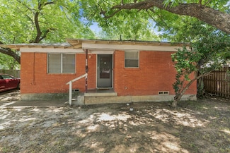 806 N Center St, Arlington, TX 76011