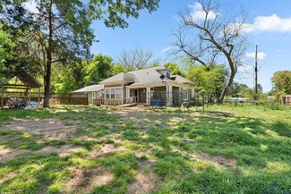 104 State St, Omaha, TX 75571