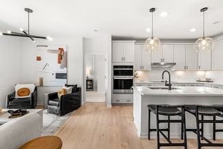6 Stratton Dr Unit 408, Woburn, MA 01801