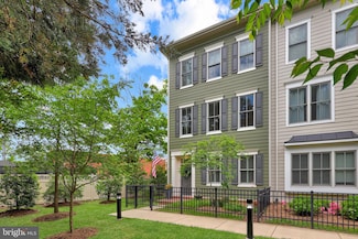 1353 Powhatan St, Alexandria, VA 22314