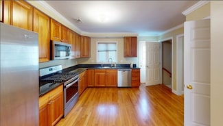 42 Francis St, Waltham, MA 02451