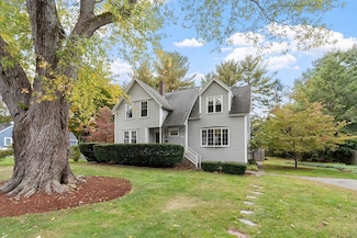11 Lane Ave, Bedford, MA 01730