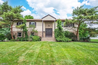 15 Orlando Dr, Fairfield, NJ 07004