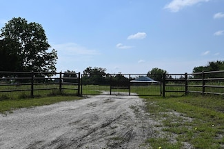 8698 River Bend Rd, Oakwood, TX 75855