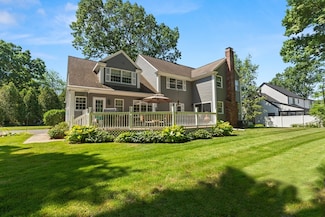 1 Burnham Ln, Danvers, MA 01923