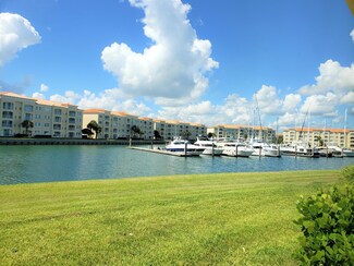 8 Harbour Isle Dr E Unit 105, Fort Pierce, FL 34949