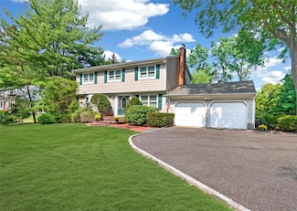 101 Middleville Rd, Northport, NY 11768