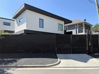 1015 E 27th St Unit B, Houston, TX 77009