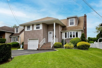 646 Evelyn Ave, East Meadow, NY 11554