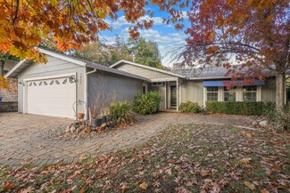 3858 Woodlawn St, Redding, CA 96001