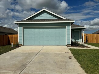 213 Houston St, Angleton, TX 77515