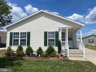 7 Corona Dr, Monroe Township, NJ 08094