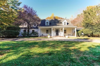 85 Weir Ln, Locust Valley, NY 11560