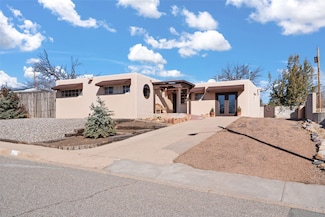 1115 N Luna Cir, Santa Fe, NM 87501