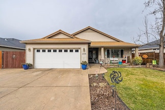 155 Glenwood Dr, Eagle Point, OR 97524