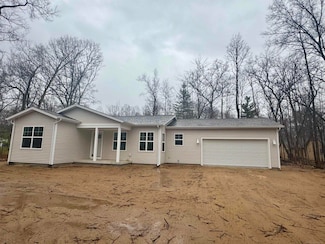 205 Forestville Dr, Houghton Lake, MI 48629