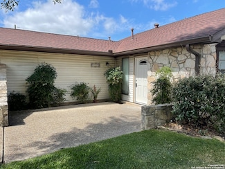627 Oak Park Dr, Boerne, TX 78006