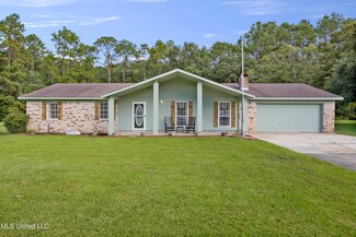 5605 Heathcliff Dr, Moss Point, MS 39562