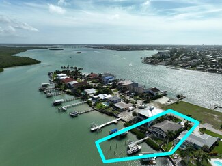 9 E Pelican St, Naples, FL 34113