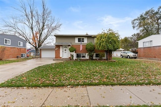 11840 Chattman Dr, Sterling Heights, MI 48313