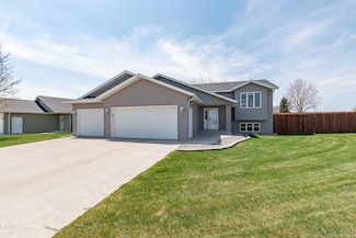 4701 Lewis Rd, Mandan, ND 58554