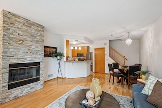 15309 Greenhaven Ln Unit 111, Burnsville, MN 55306