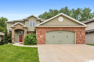 6180 Franciscan Dr, Lincoln, NE 68526
