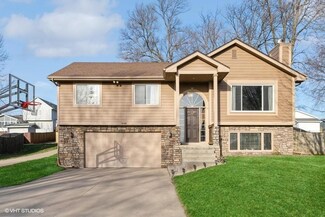 9202 Old Orchard Dr, Norwalk, IA 50211