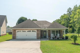 103 Robinson Ct, Oliver Springs, TN 37840
