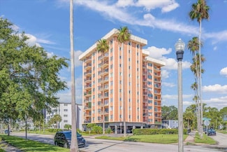 1120 N Shore Dr NE Unit 802, Saint Petersburg, FL 33701