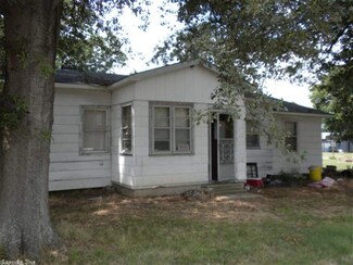 206 NE Market St, Stuttgart, AR 72160
