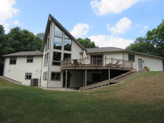 21730 N 48th St, Augusta, MI 49012