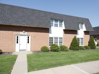 6944 N Parkway Dr Unit 6944, Middleburg Heights, OH 44130