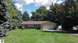 1661 S Lake Shore Dr, Lake Leelanau, MI 49653
