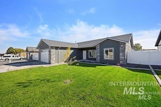 1445 Zephlyn St, Twin Falls, ID 83301