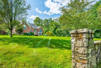 90 Soundview Ave, Shelton, CT 06484