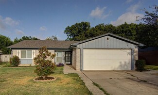 1113 Dennis Dr, Saginaw, TX 76179