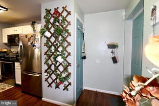 9815 Lake Pointe Ct Unit 203, Upper Marlboro, MD 20774