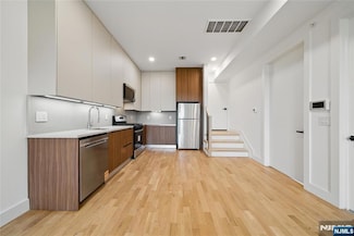 6 W Railroad Ave Unit 4, Tenafly, NJ 07670