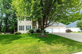 905 Bridgeview Place, Le Claire, IA 52753
