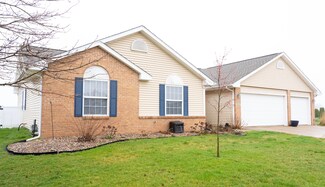 2008 Applewood Dr, Monticello, IL 61856